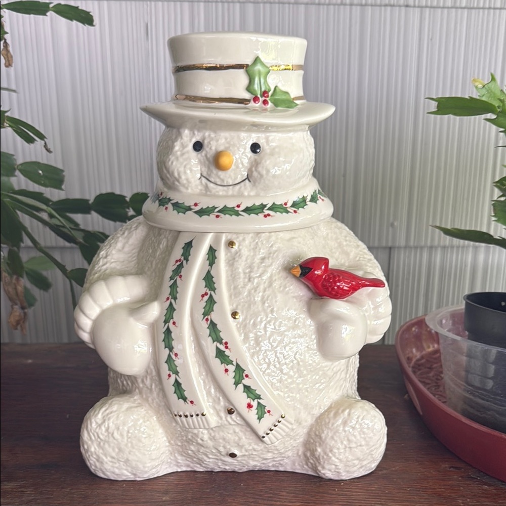 Lenox White and Red Holiday Decor